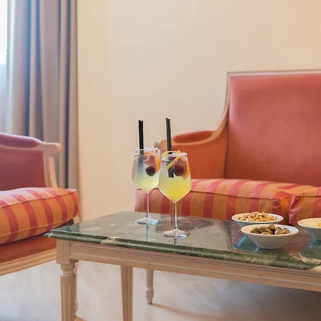 Hotel Shg De La 4*