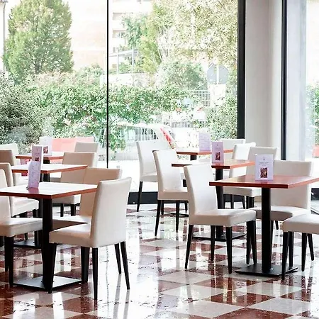 Shg De La Hotel