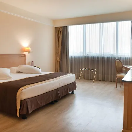 Hotel Shg De La 4*