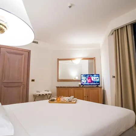 Shg De La Hotel 4*
